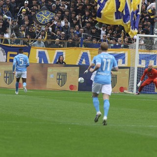 Il Parma rallenta la rincorsa del Napoli, al Tardini finisce 1-1