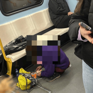 Choc a Milano, si buca in metro davanti a tutti: c'è pure una bambina