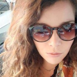 Inviata 'Fuori dal coro' aggredita a Treviso durante servizio su baby gang Inviata 'Fuori dal coro' aggredita a Treviso durante servizio su baby gang