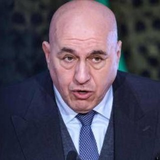 Crosetto rientra da Dubai: "Torno con volo militare, pago io cifra tripla"