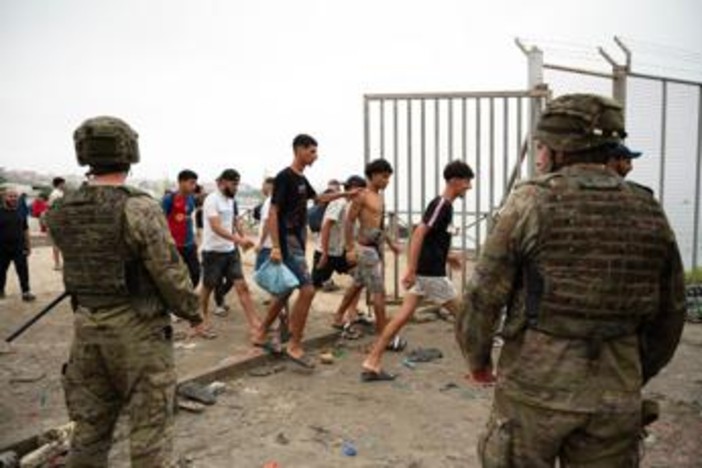 Ceuta, Italia sospende Shengen con Spagna: chiuse frontiere marittime e aeree Ceuta, Italia sospende Shengen con Spagna: chiuse frontiere marittime e aeree