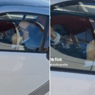 Al volante senza cintura e al telefono, bufera social su Roberto Benigni Al volante senza cintura e al telefono, bufera social su Roberto Benigni