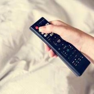 Ascolti tv, in prime time è testa a testa Rai1-Canale 5 Ascolti tv, in prime time è testa a testa Rai1-Canale 5