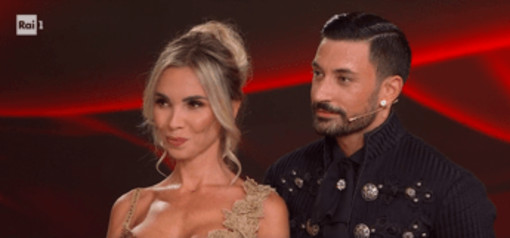 Scintille a Ballando, Bocchi balla e Mariotto sbadiglia. Interviene Pernice: "Non capisci niente di ballo" Scintille a Ballando, Bocchi balla e Mariotto sbadiglia. Interviene Pernice: "Non capisci niente di ballo"