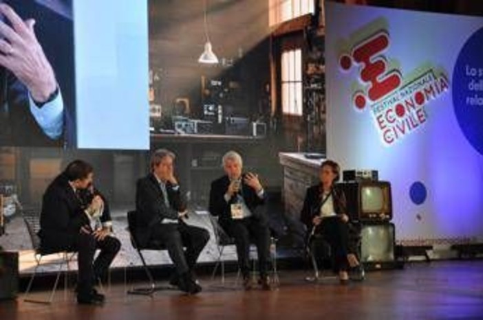 "Risparmio e credito per la crescita delle comunità": al FNEC il panel che rimette la finanza al servizio dei territori "Risparmio e credito per la crescita delle comunità": al FNEC il panel che rimette la finanza al servizio dei territori