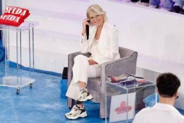 Amici, oggi domenica 14 dicembre: gli ospiti e le anticipazioni