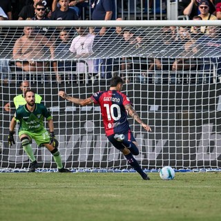 Poker al Frosinone, Cagliari agli ottavi di Coppa con il Napoli