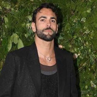 Mengoni versione Grinch, la confessione sui social: "Mi fa schifo il Natale"