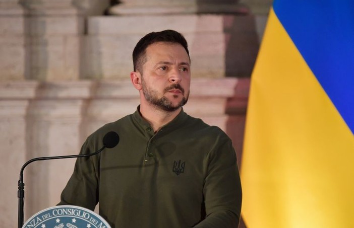 Zelensky “Putin vuole decidere tutto da solo, serve una pace stabile”