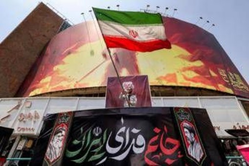 Iran, Teheran sfida Trump: "Hormuz non si conquista con un tweet"