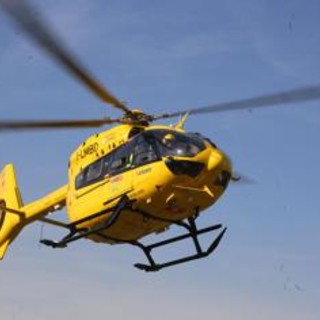 Malore in mare, ragazza rischia di annegare a Gaeta: salvata da due agenti