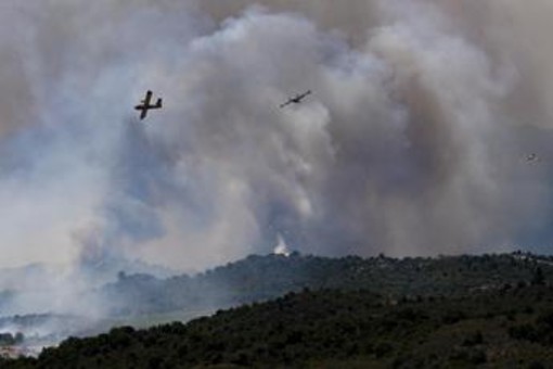 Incendi in Europa, emergenza in Francia e in Spagna: nei Pirenei bruciati 1.500 ettari