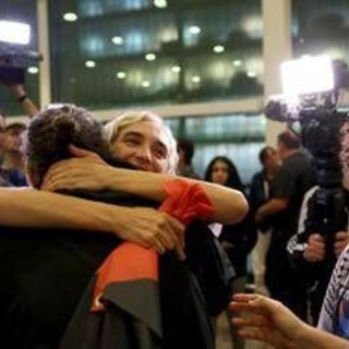 Flotilla, oggi il rimpatrio di Greta Thunberg e altri attivisti: tra loro 15 italiani Flotilla, oggi il rimpatrio di Greta Thunberg e altri attivisti: tra loro 15 italiani