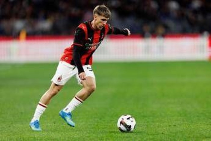 Milan, infortunio per Saelemaekers: si fa male alla caviglia in allenamento Milan, infortunio per Saelemaekers: si fa male alla caviglia in allenamento