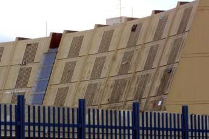 Firenze, Corte d'Appello condanna ispettrice e 8 agenti: "Torture a Sollicciano"