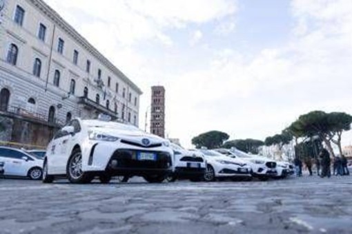 Taxi, sciopero e proteste: Salvini convoca i sindacati Taxi, sciopero e proteste: Salvini convoca i sindacati