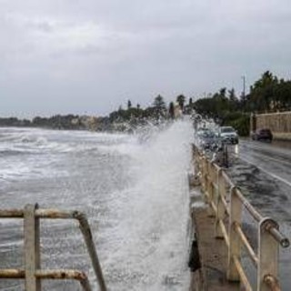 Pioggia, burrasca e forti mareggiate: è allerta meteo arancione in Sardegna