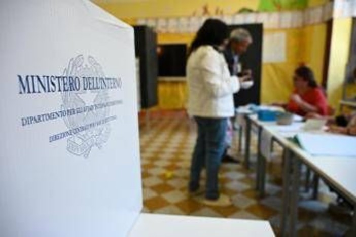 Elezioni suppletive a Reggio Calabria, spoglio in corso. Occhiuto: "Vittoria" Elezioni suppletive a Reggio Calabria, spoglio in corso. Occhiuto: "Vittoria"