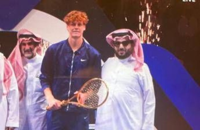 Sinner, il Six Kings Slam non vale 'solo' 6 milioni: per Jannik anche una racchetta d'oro