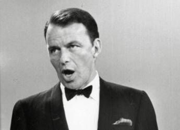 Frank Sinatra superdotato? Paul Anka e quelle volte insieme in sauna: ecco la verità