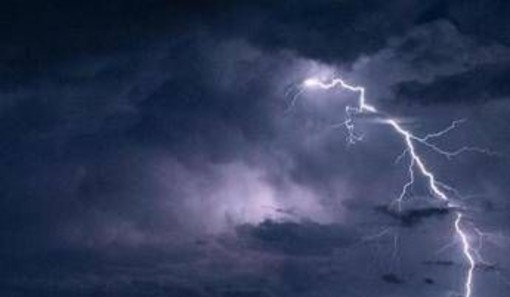 Temporali sull'Italia, scatta l'allerta gialla per maltempo in otto regioni Temporali sull'Italia, scatta l'allerta gialla per maltempo in otto regioni