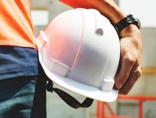 Lecce, pompa di cemento tocca fili elettrici: operaio 67enne muore folgorato Lecce, pompa di cemento tocca fili elettrici: operaio 67enne muore folgorato