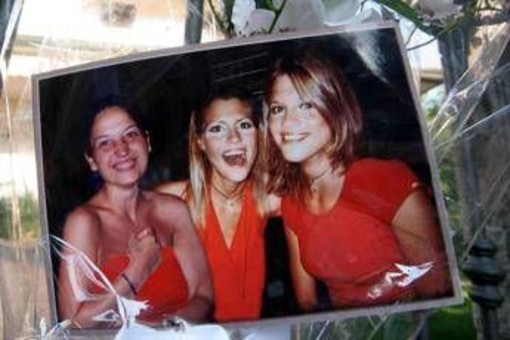 Garlasco, la mamma delle gemelle Cappa parte offesa nella nuova inchiesta: "Esercizio di un diritto" Garlasco, la mamma delle gemelle Cappa parte offesa nella nuova inchiesta: "Esercizio di un diritto"