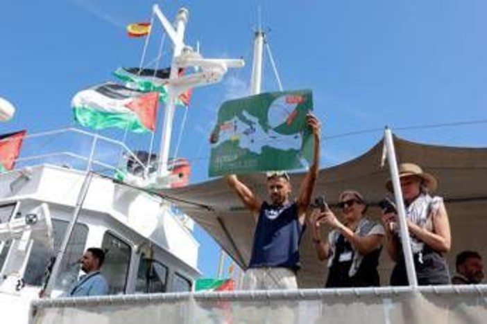 Gaza, Flotilla dice 'no' a proposta Italia su aiuti a Cipro. Israele: "E' provocazione" Gaza, Flotilla dice 'no' a proposta Italia su aiuti a Cipro. Israele: "E' provocazione"
