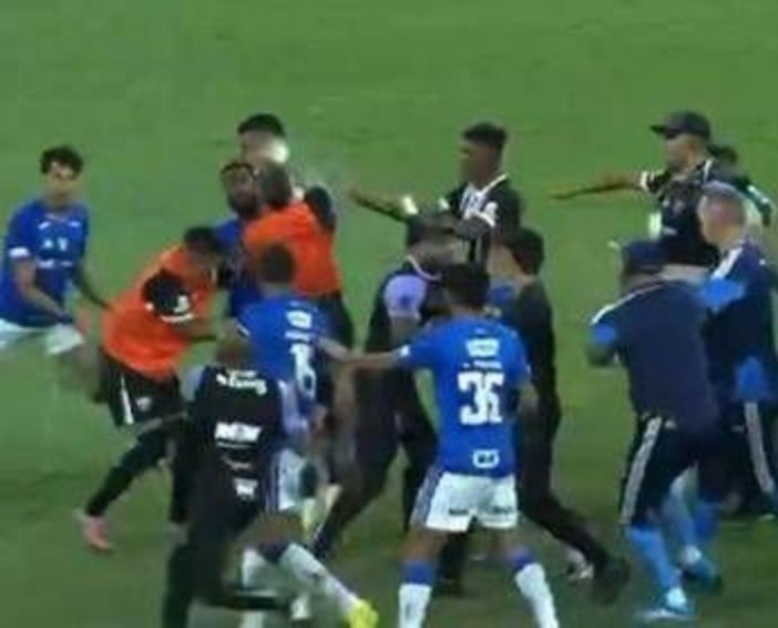 Brasile, rissa da record in campo: 23 espulsioni