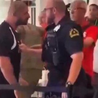 Mondiali, Egitto arriva a Dallas: 'rissa' con polizia all'aeroporto Mondiali, Egitto arriva a Dallas: 'rissa' con polizia all'aeroporto