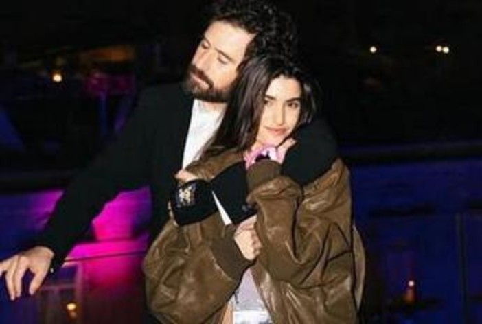 Tommaso Paradiso e Carolina Sansoni si sono sposati, il sì a Capalbio Tommaso Paradiso e Carolina Sansoni si sono sposati, il sì a Capalbio