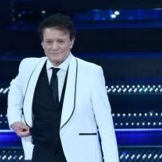 Massimo Ranieri, fake news sulla morte. La figlia: "Vergogna, mio padre sta bene" Massimo Ranieri, fake news sulla morte. La figlia: "Vergogna, mio padre sta bene"