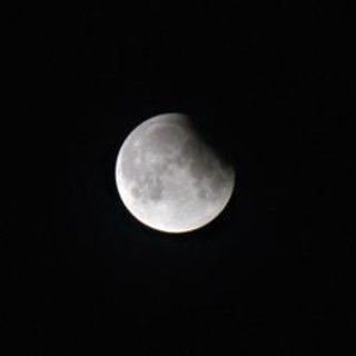 Eclissi lunare del 28 agosto, a che ora e dove vederla in Italia: la mappa e i consigli