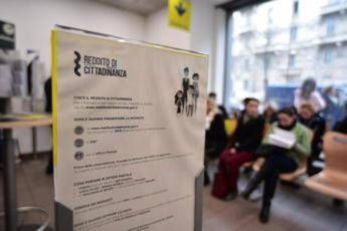 Reddito di cittadinanza, "discriminatorio requisito 10 anni di residenza": sentenza Corte Ue Reddito di cittadinanza, "discriminatorio requisito 10 anni di residenza": sentenza Corte Ue