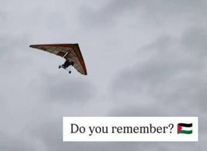 Deltaplano su manifestazione pro-Gaza a Calenzano, è polemica: "Riferimento ad attacco del 7 ottobre di Hamas"