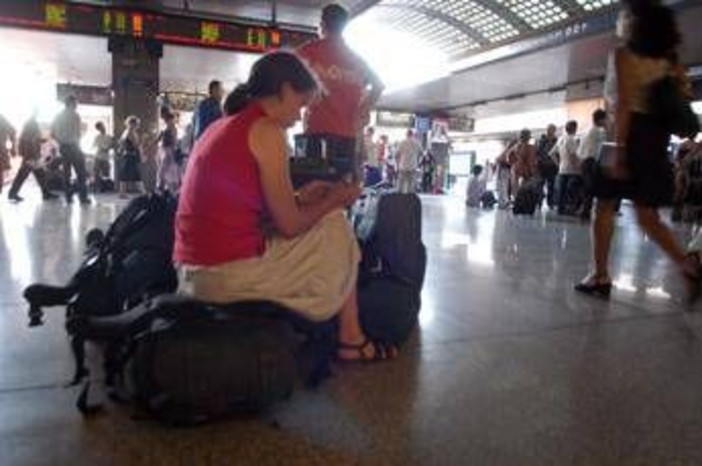 Guasto sulla linea dell'Alta Velocità fra Roma e Napoli, ritardi fino a 120 minuti Guasto sulla linea dell'Alta Velocità fra Roma e Napoli, ritardi fino a 120 minuti