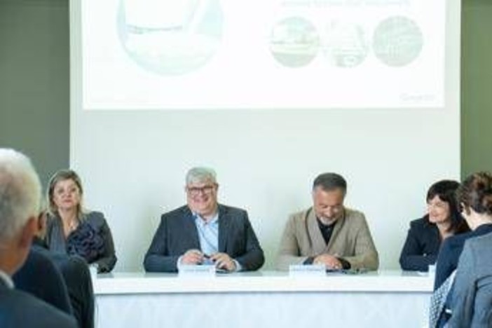 Sostenibilità, Flo lancia Alpha: nuova linea in stoviglie in carta senza plastica Sostenibilità, Flo lancia Alpha: nuova linea in stoviglie in carta senza plastica