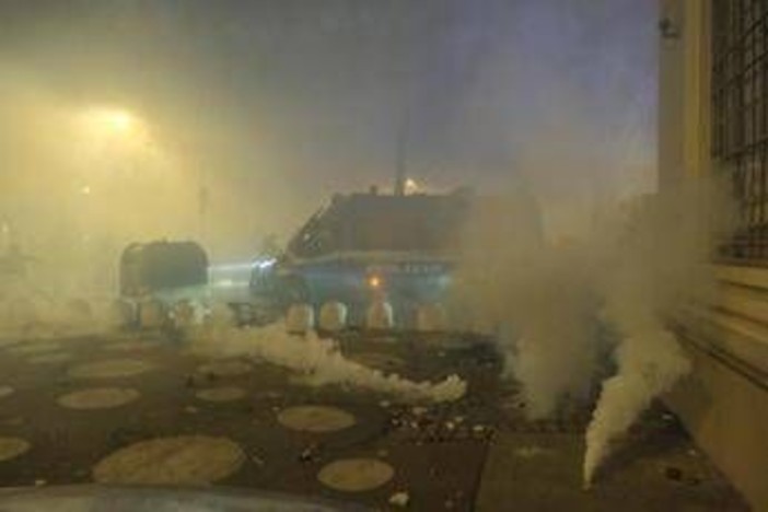 Scontri a corteo per sgombero Askatasuna, chieste 19 misure cautelari: tra i reati contestati anche tentato omicidio Scontri a corteo per sgombero Askatasuna, chieste 19 misure cautelari: tra i reati contestati anche tentato omicidio