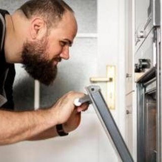 Over 50 e con voglia di cambiare, ecco l'identikit dei collaboratori domestici Over 50 e con voglia di cambiare, ecco l'identikit dei collaboratori domestici