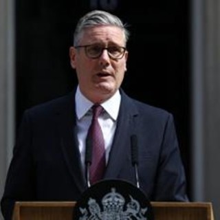 Starmer annuncia dimissioni da primo ministro e leader del Partito Laburista Starmer annuncia dimissioni da primo ministro e leader del Partito Laburista