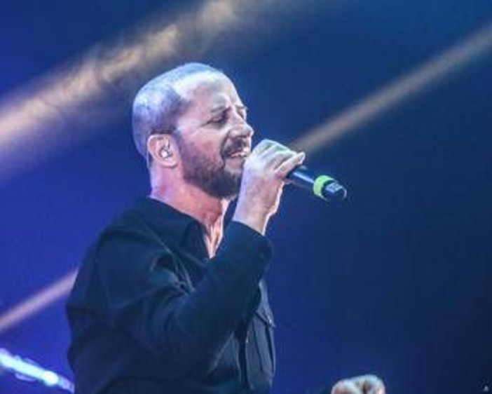 Per Raf nuovo intervento alla faringe, saltano i concerti del tour 'Infinito - Palasport' Per Raf nuovo intervento alla faringe, saltano i concerti del tour 'Infinito - Palasport'