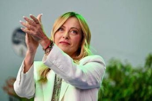 Meloni celebra record governo a Bari e lancia la sfida: "Il meglio deve ancora venire"