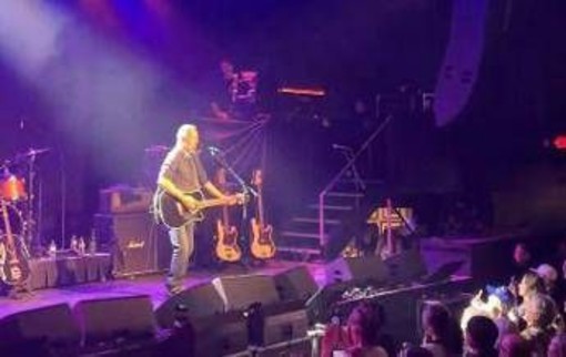 Springsteen suona a sorpresa a Minneapolis, sulla chitarra 'Arrest the President'