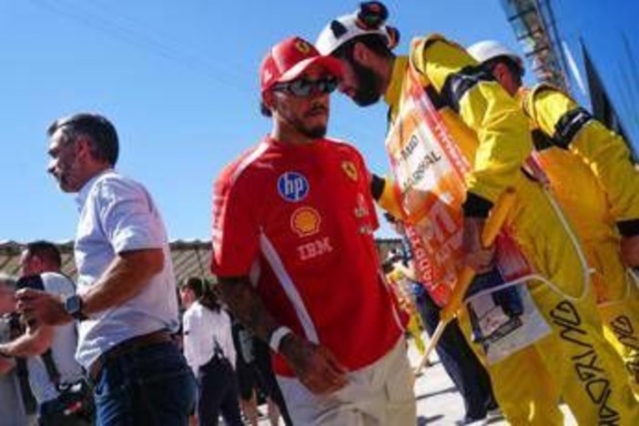 F1: Gp Spagna, Hamilton subito out per problema ai freni F1: Gp Spagna, Hamilton subito out per problema ai freni
