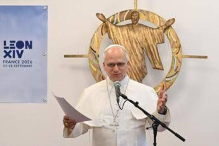 Papa Leone XIV in Francia, il messaggio da Parigi: "La storia non è scritta da chi si impone" Papa Leone XIV in Francia, il messaggio da Parigi: "La storia non è scritta da chi si impone"