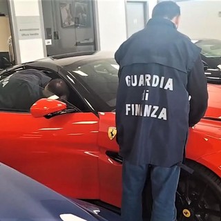 Scoperta maxi frode su importazione auto, anche Ferrari e Porsche