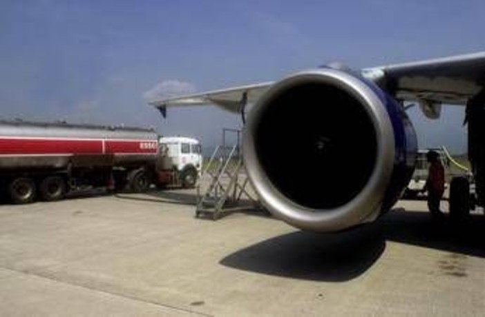 Crisi carburante aerei: l'Europa tra Stretto di Hormuz e scorte limitate