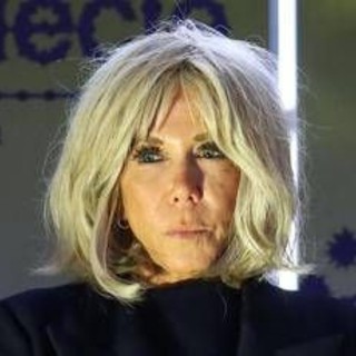 Fake news sul sesso di Brigitte Macron, 10 condannati per cyberbullismo