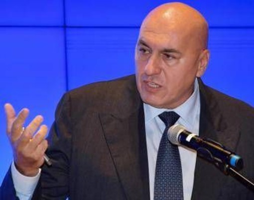 Ucraina, Crosetto: "Italiani insospettabili corrotti dalla Russia" Ucraina, Crosetto: "Italiani insospettabili corrotti dalla Russia"