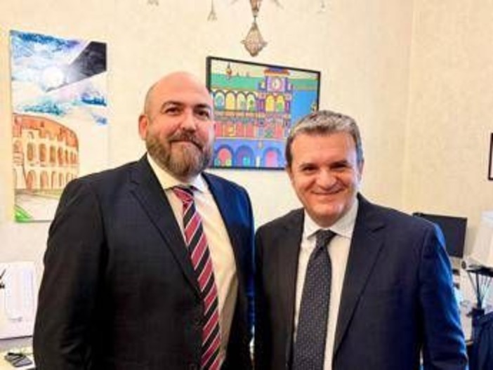 Negozi chiusi nelle feste comandate, Centinaio rilancia: "Cerchiamo intesa trasversale"